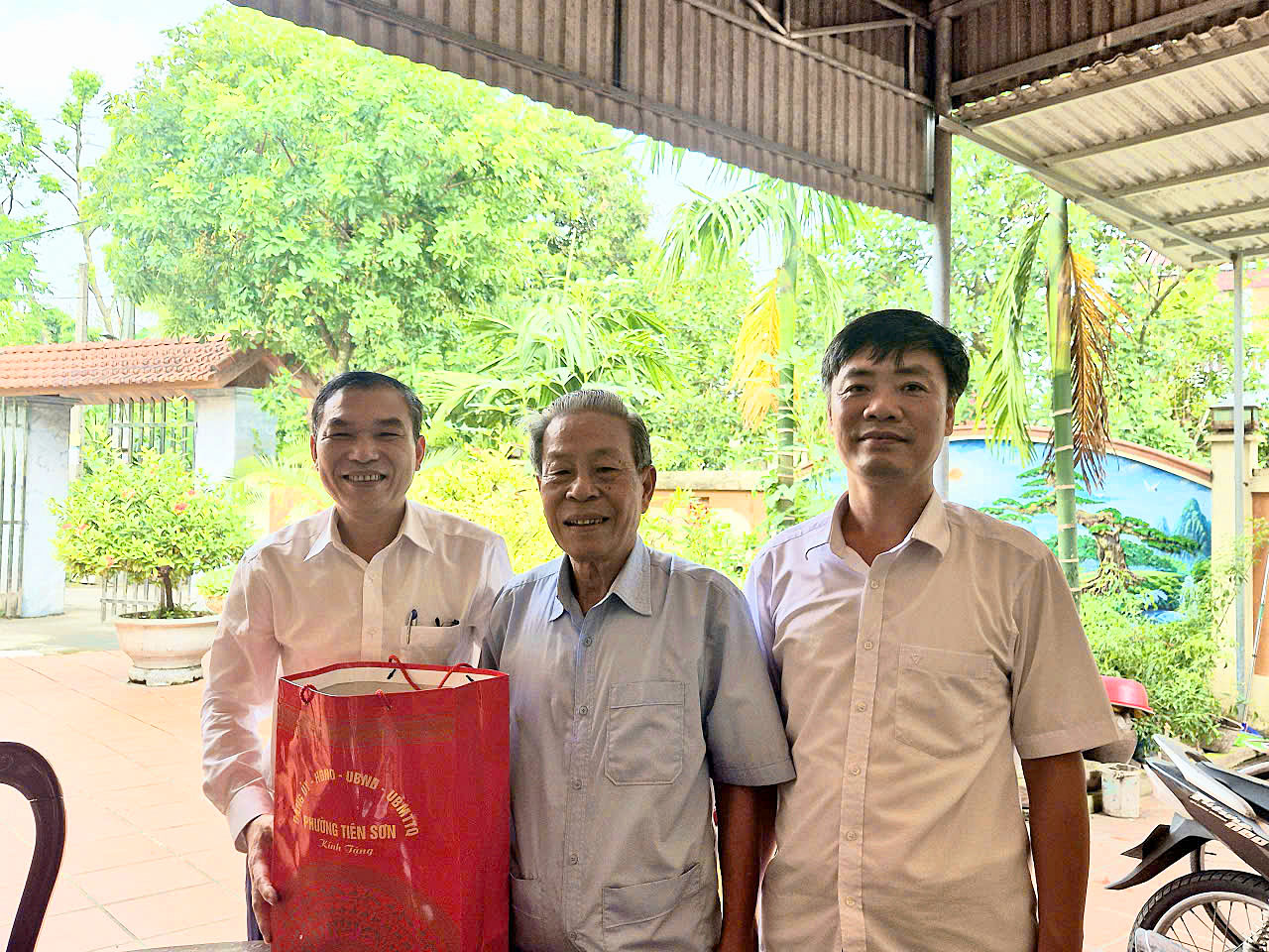 Đảng ủy, HĐND, UBND, Ủy ban MTTQ Việt Nam phường Tiên Sơn tổ chức nhiều hoạt động ý nghĩa kỷ niệm 80 năm Cách mạng Tháng Tám (2/9/1945 – 2/9/2025) và Quốc khánh 2/9 (2/9/1945 – 2/9/2025)